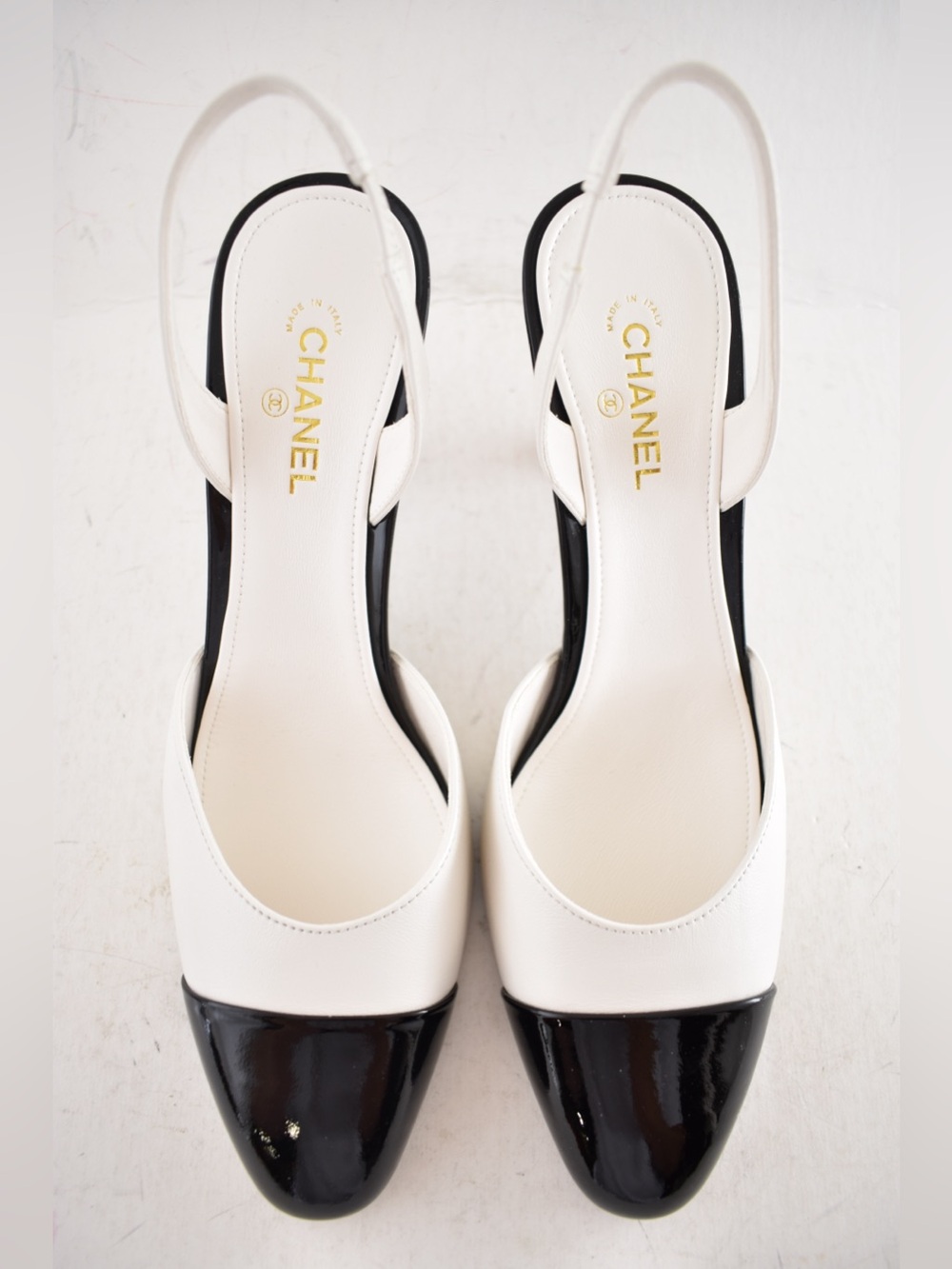 Chanel 26A Metiers Blazy White Black Red Apple Sling CC Slingback Heel Pump 38 - Picture 9 of 16